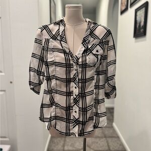 Bebe Women's Blouse white, black Short Sleeve Button Down Collar XS Sheer like